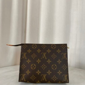 Louis Vuitton Monogram 19 Clutch