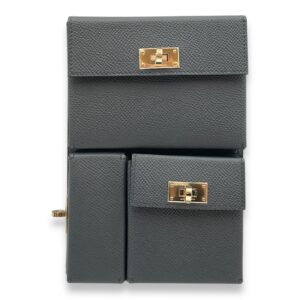 Kelly Multipocket Gris Misty in Epsom, Permabrass hardware