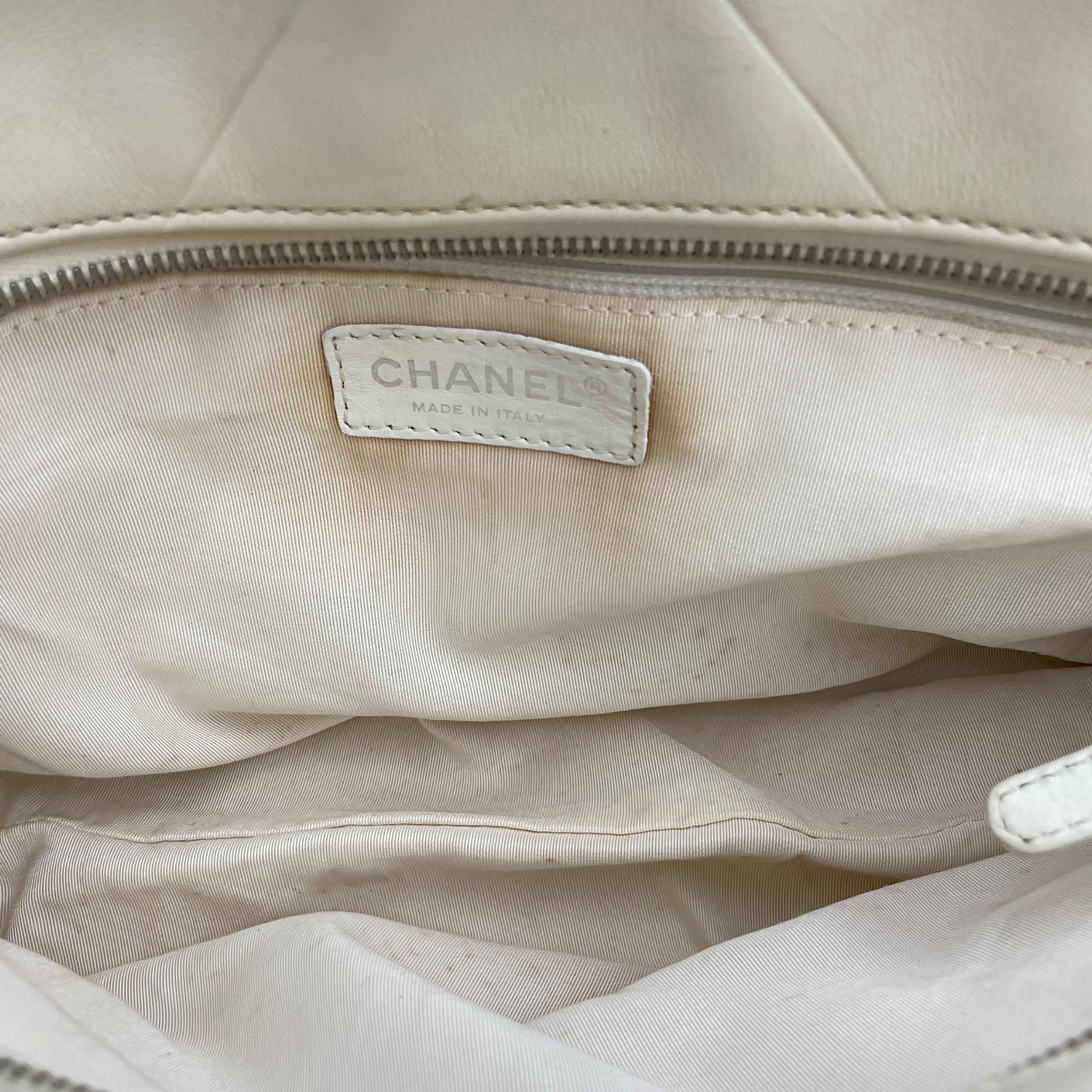 CC Chevron All Day Long White Tote Bag in Calfskin, Brushed Palladium hardware - Image 7