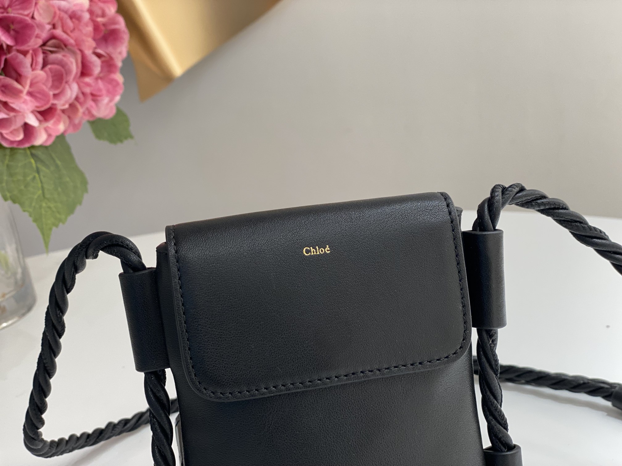 Chloé Key Phone Pouch in Black - Replicabags.is - Image 5