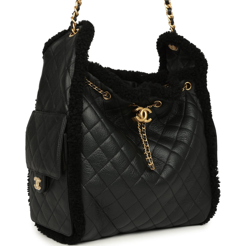 Chanel Medium 25 Hobo Bag Black Crumpled Sheepskin and Shearling Antique Gold Hardware - Image 3