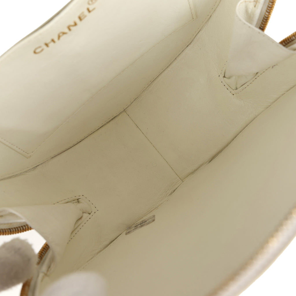 Vintage Chanel Round Vanity Bag White and Black Patent Leather Antique Gold Hardware - Image 9