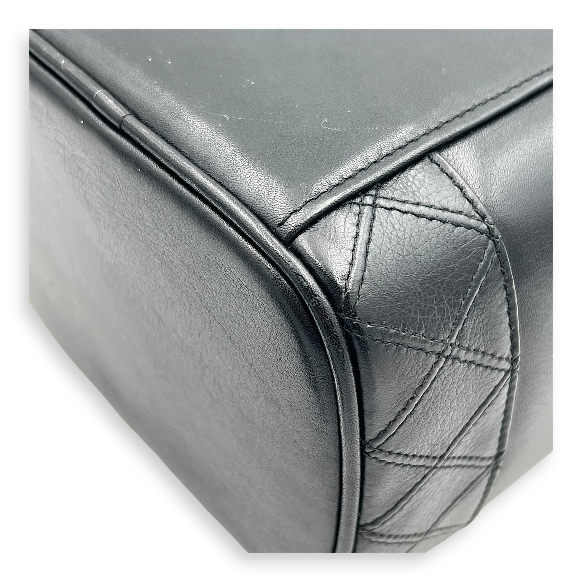 Vintage Vanity Bag Black in Calfskin, Gold hardware - Image 9