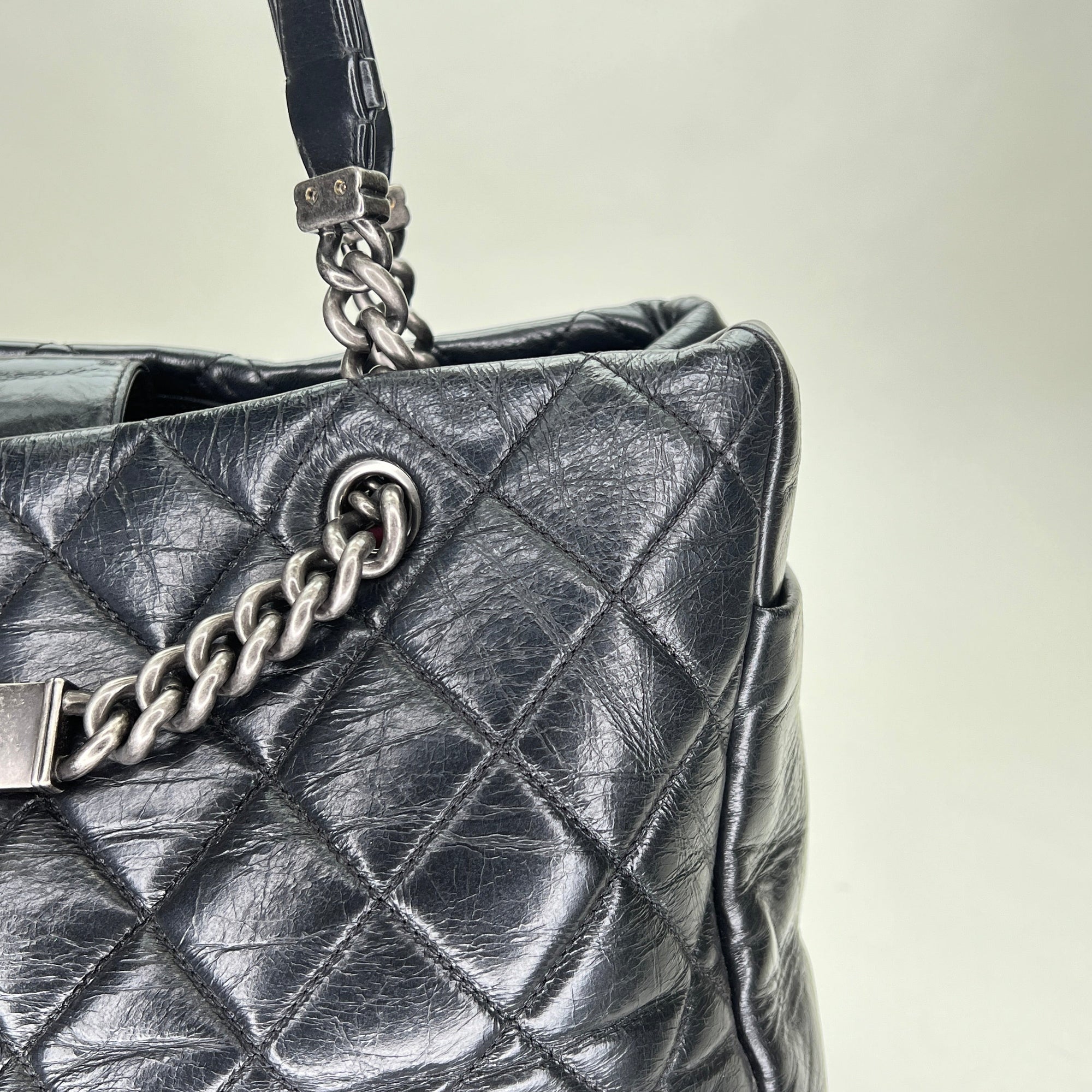 Glazed Quilted Nameplate Tote Tote bag in Calfskin, Ruthenium Hardware - Image 10