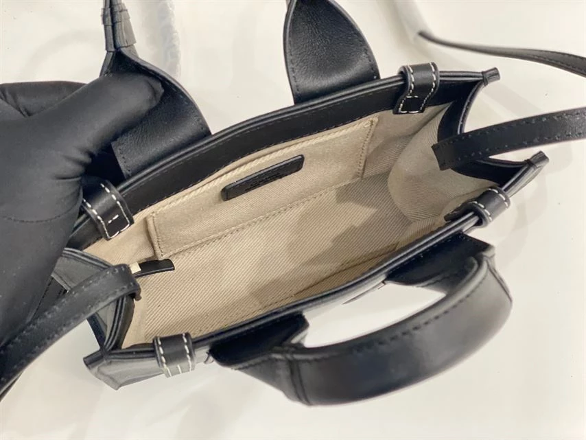 Chloé Mini Woody Tote Bag Smooth Calfskin With Chloé Logo - MB030 - Image 6