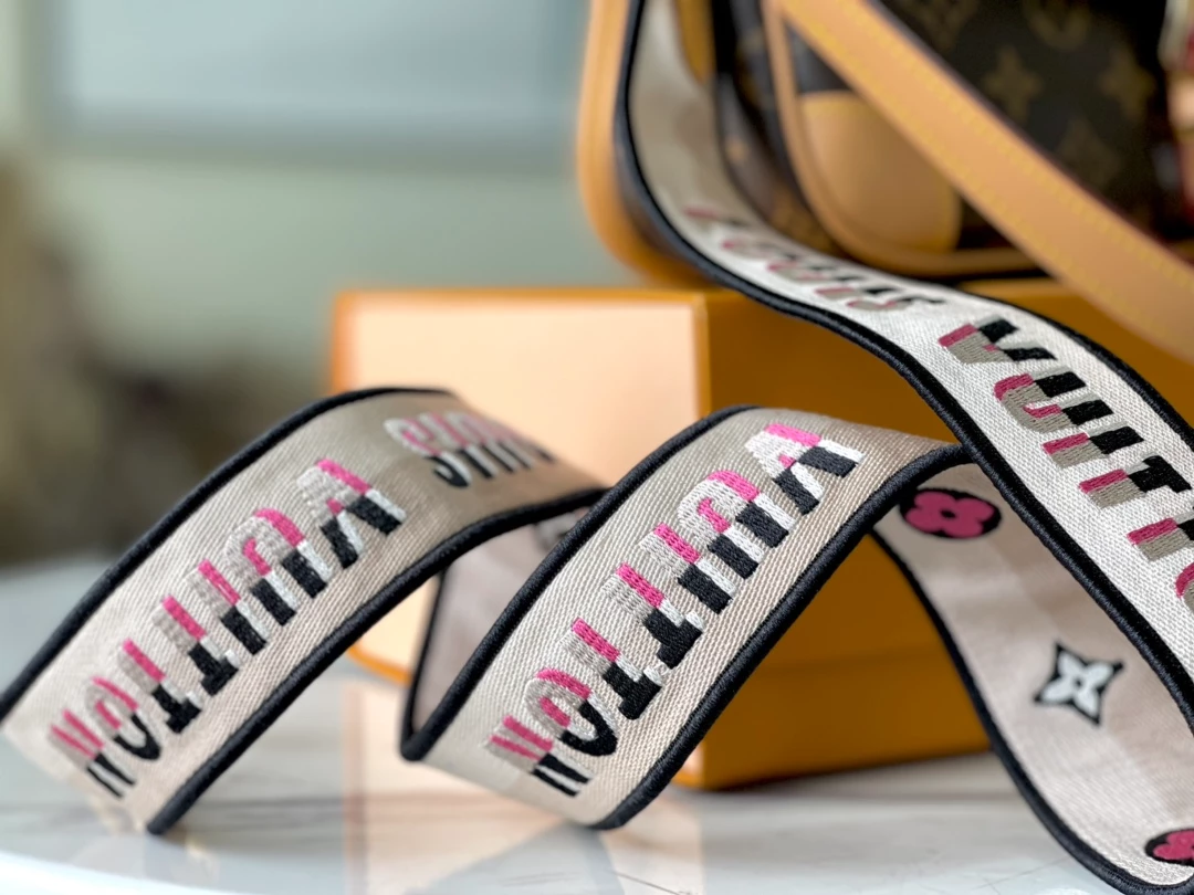 Diane Monogram Canvas Bag - LB305 - Image 6