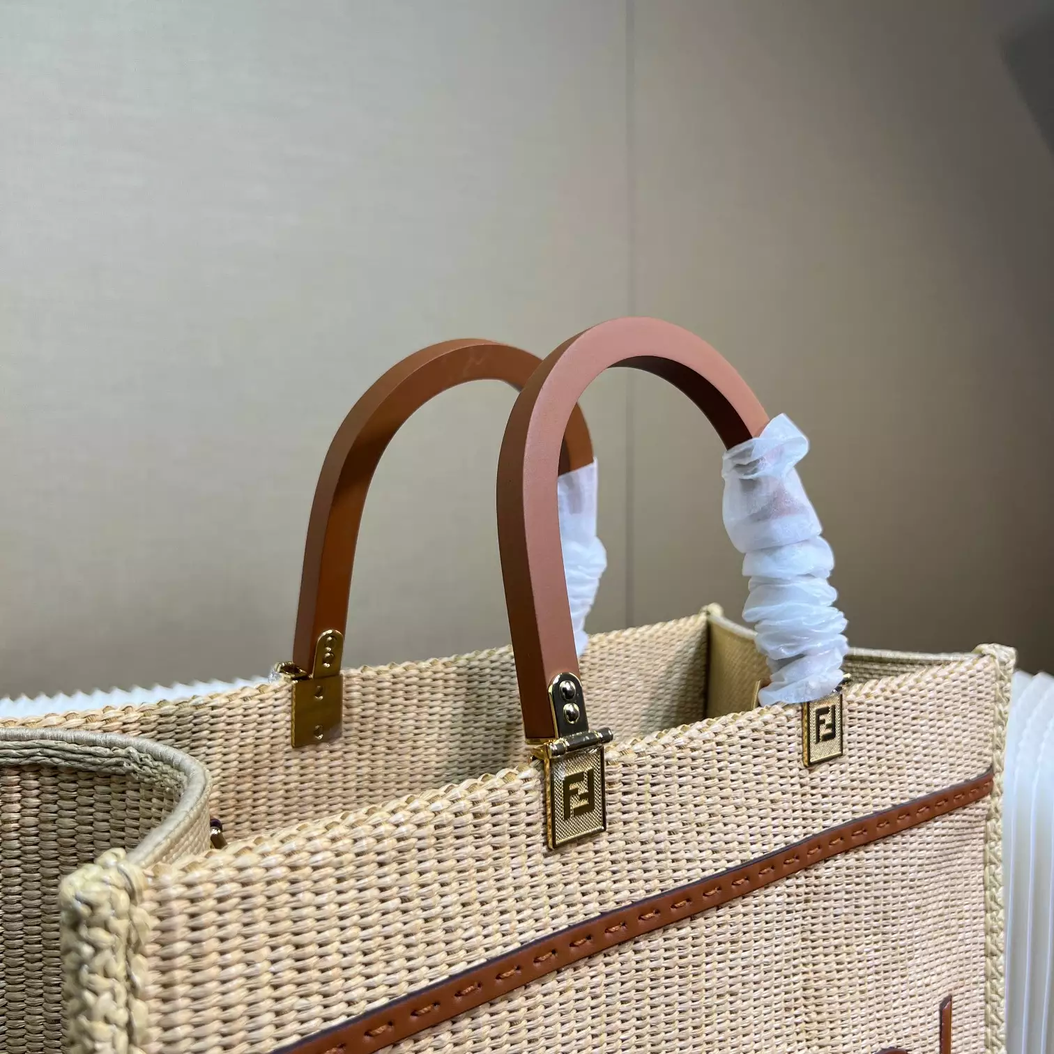 Fendi Sunshine Medium Shopper in Natural Straw - Repbags.ru - Image 6