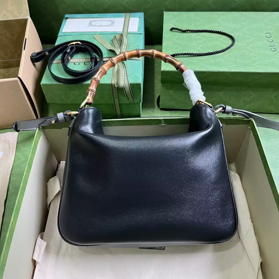Gucci Diana Medium Shoulder Bag - Image 4