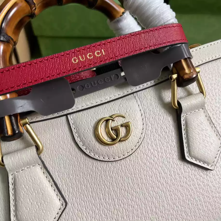 Gucci Diana Small Shoulder Bag - Image 5