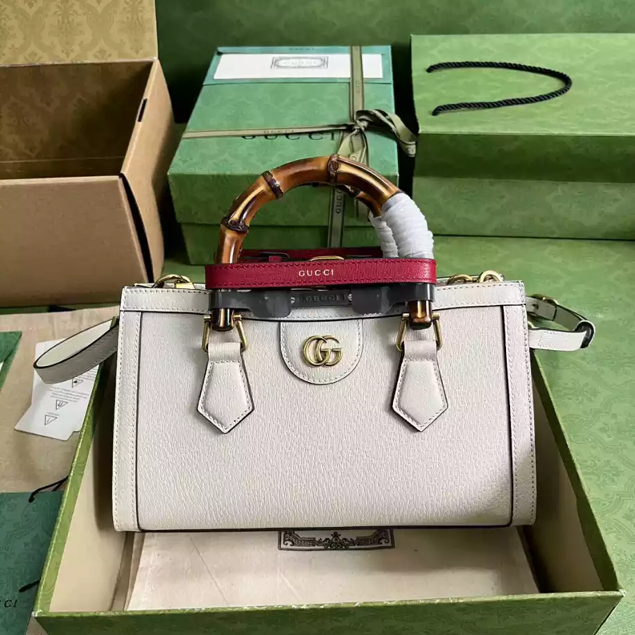 Gucci Diana Small Shoulder Bag - Image 3