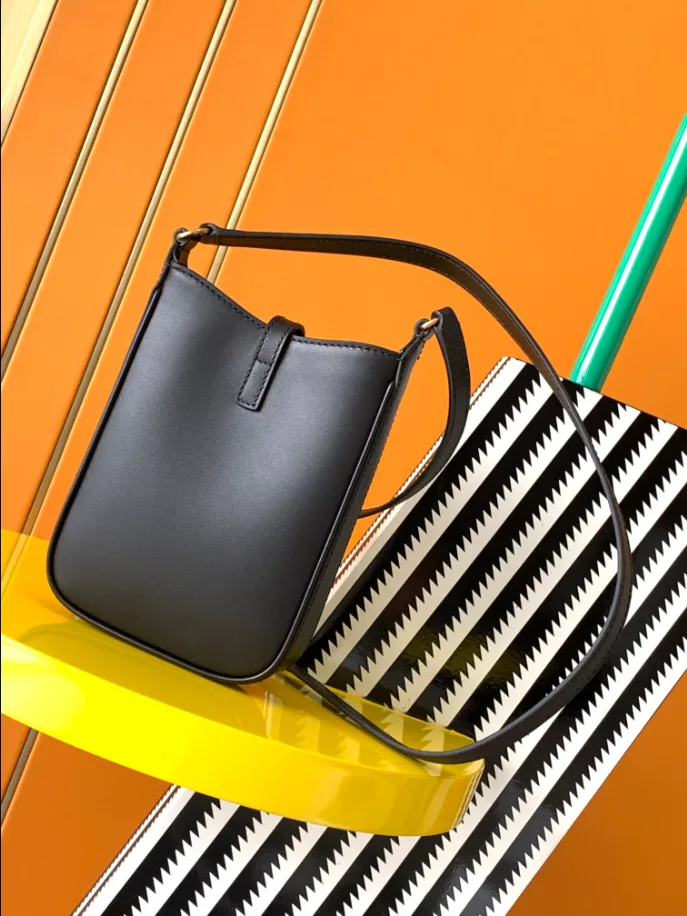 LE 5 À 7 Vertical in Smooth Leather bag - Image 4