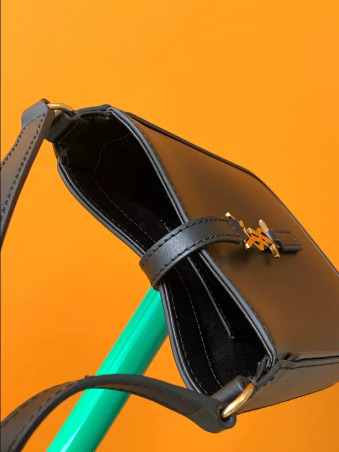 LE 5 À 7 Vertical in Smooth Leather bag - Image 10