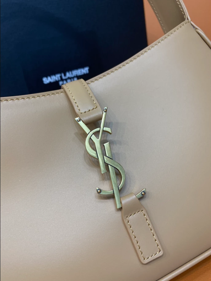 LE 5 à 7 in smooth leather bag - Image 5