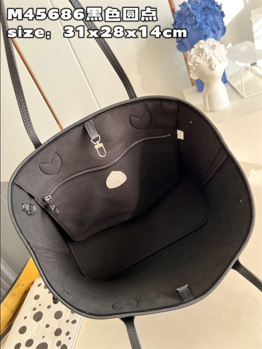 LV x YK Neverfull MM Tote Bag - Image 8