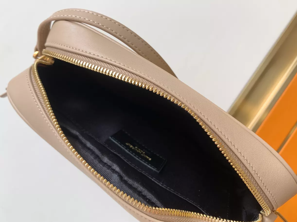 Lou in Quilted Leather camera bag - Image 11