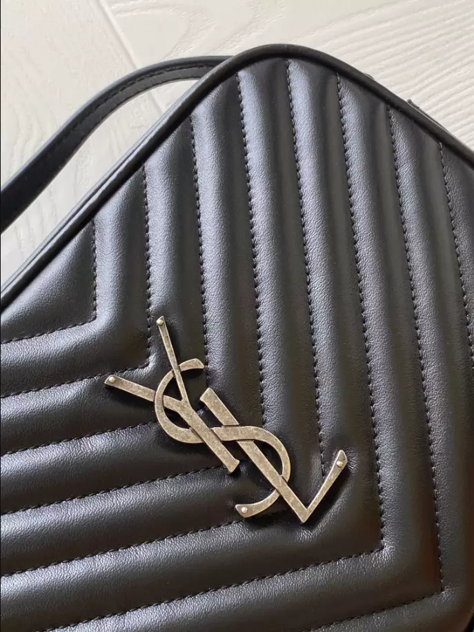 Lou in Quilted Leather camera bag - Image 5