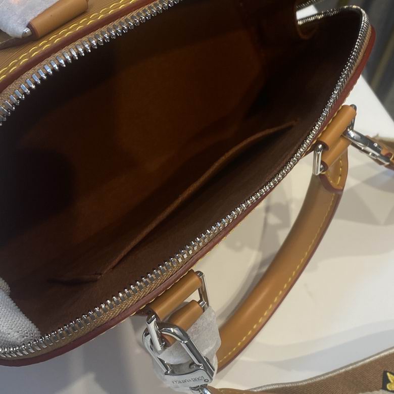 Louis Vuitton Alma BB Honey Gold Epi grained - Image 9