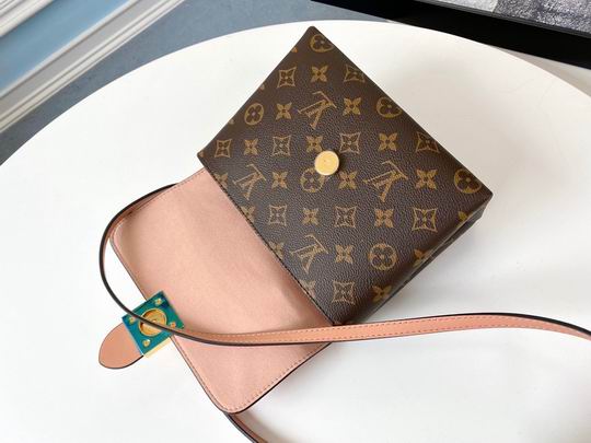 Louis Vuitton Locky BB Rose Poudré - Image 7