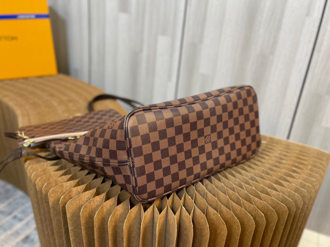 Louis Vuitton Neverfull MM Tote Bag - Image 6