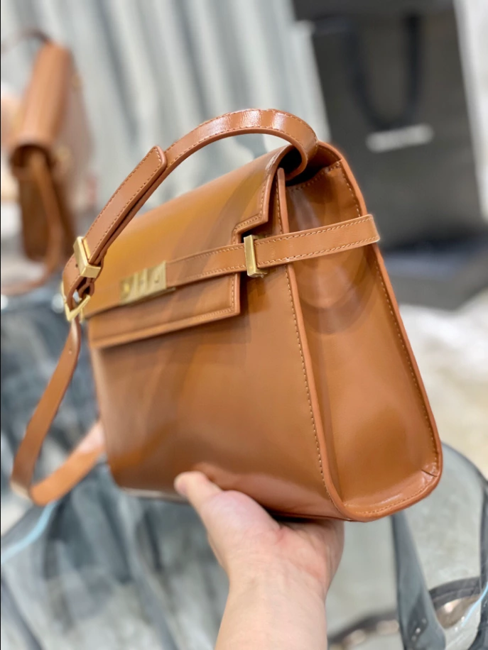 Manhattan Small Shoulder Bag in Box Saint Laurent - Image 9