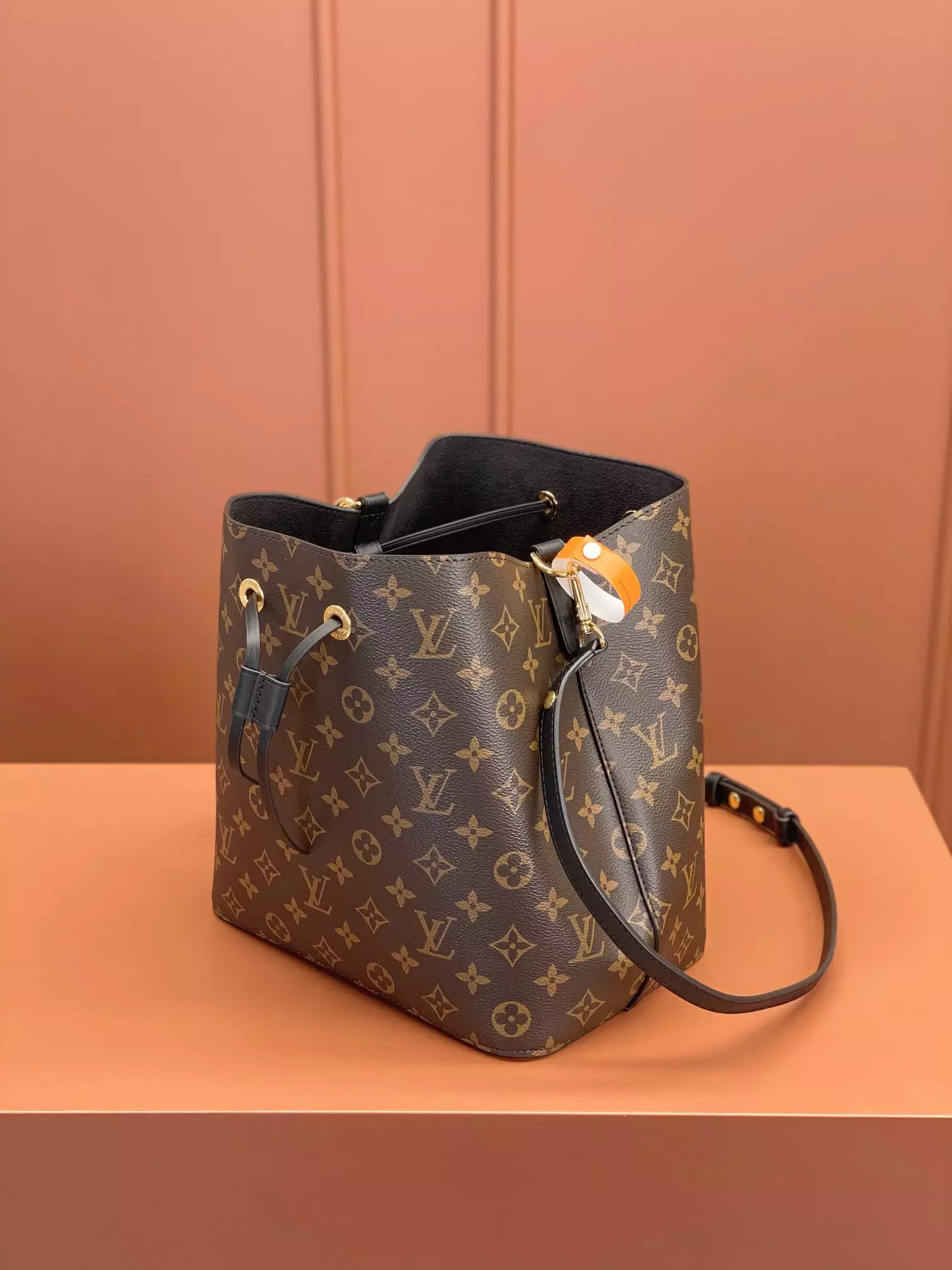 NéoNoé MM Bucket Bag Black Monogram Canvas - Repbags.ru - Image 4