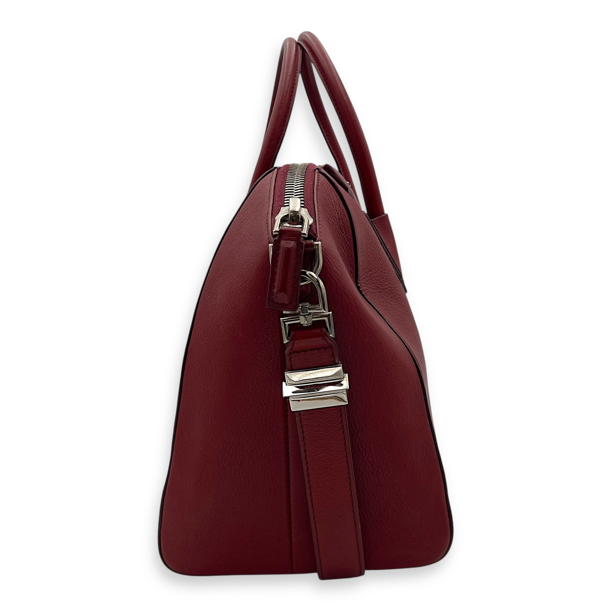 Antigona Medium Red Top Handle Bag in Goat Leather, Gold hardware - Image 4