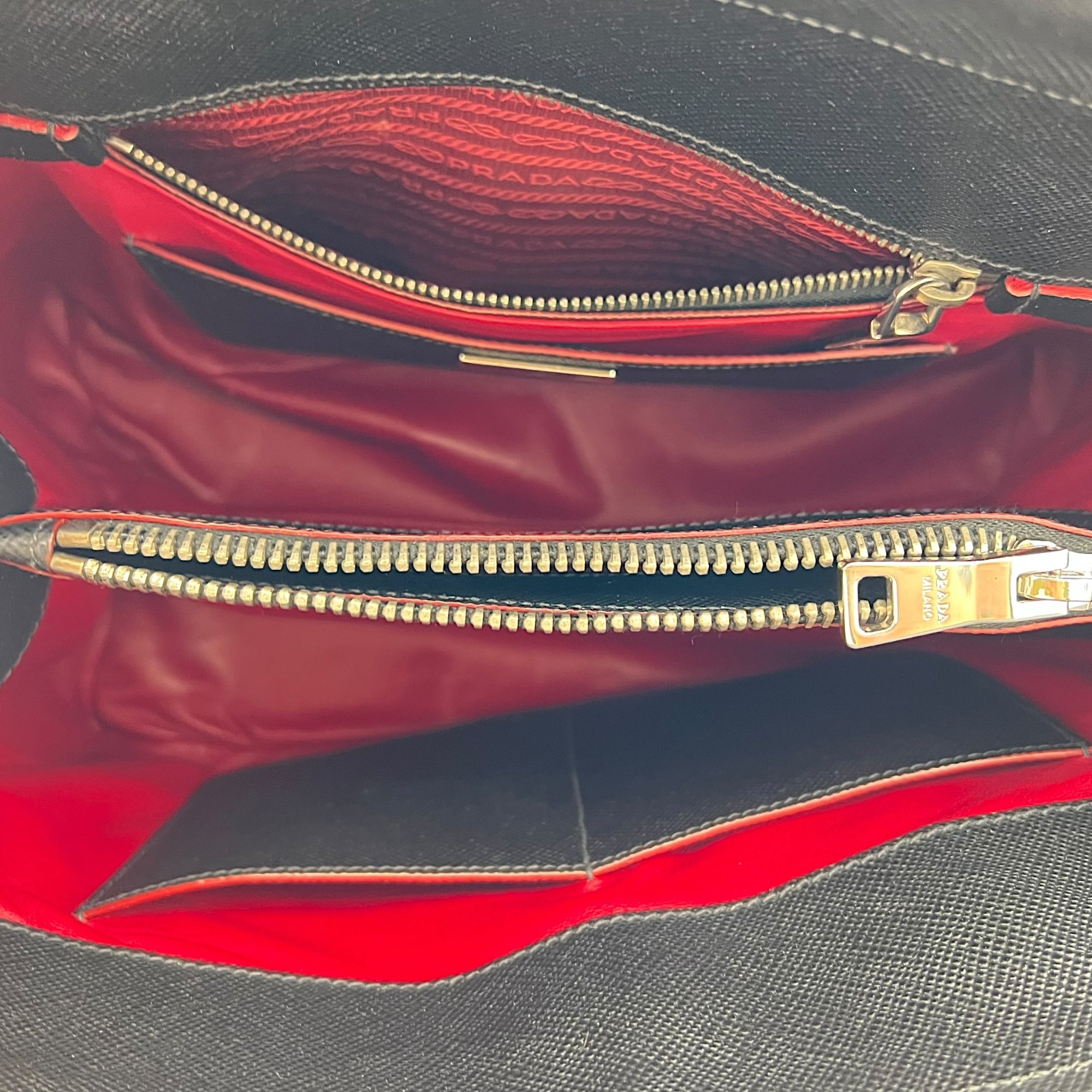 2 way turnlock bag Top Handle Bag Black in Saffiano Leather, Silver hardware - Image 7