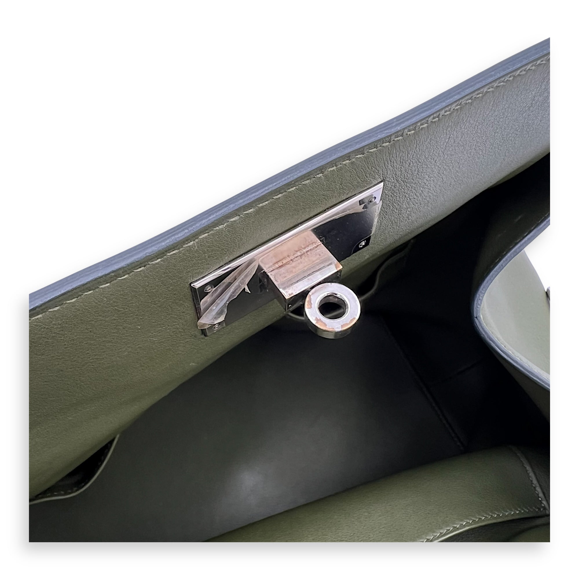 Toolbox 26 Vert Anglais Top Handle Bag in Swift, Palladium hardware - Image 8