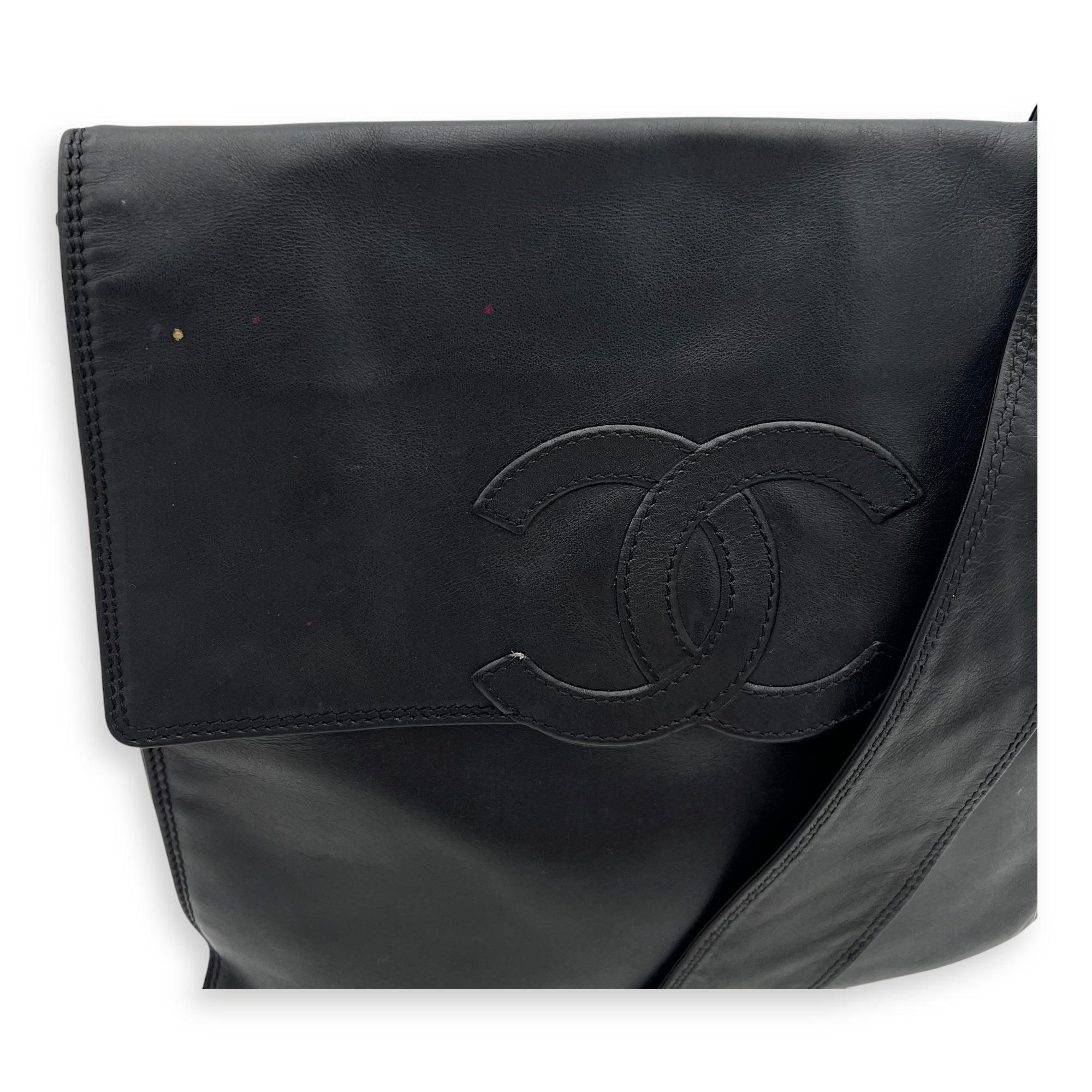 Vintage CC Black Crossbody Bag in Calfskin, Gold hardware - Image 8