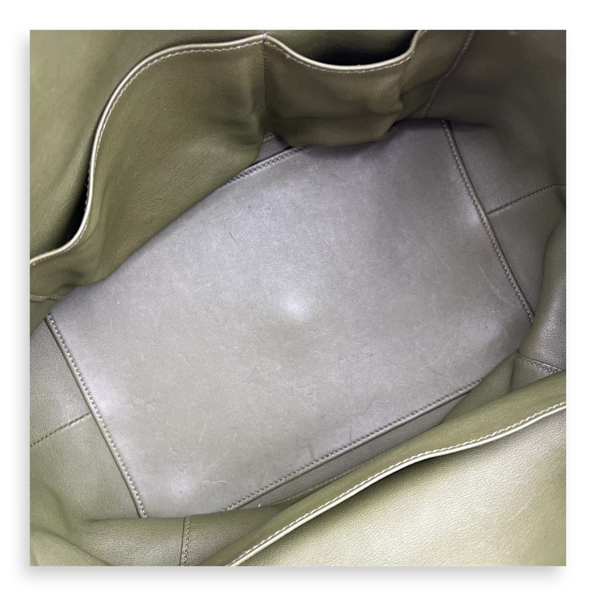 Toolbox 26 Vert Anglais Top Handle Bag in Swift, Palladium hardware - Image 13