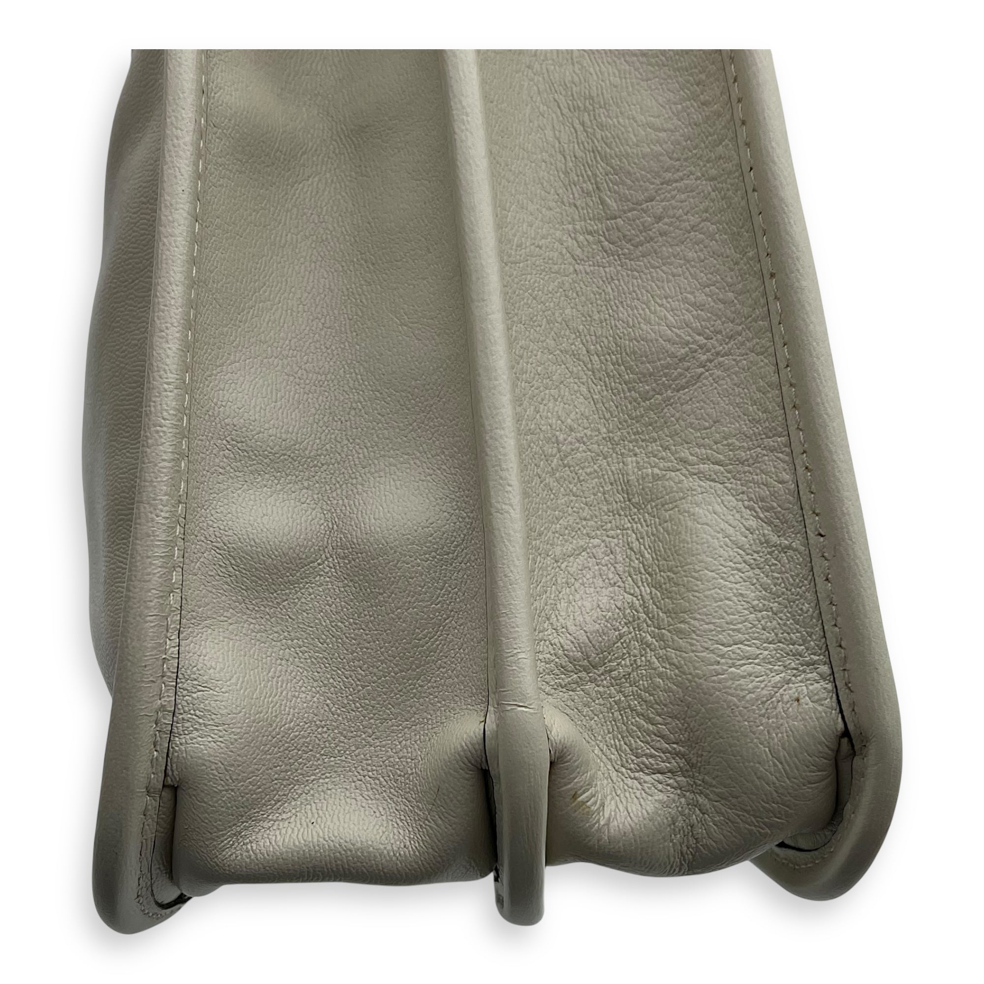 Horsebit 1955 Top Handle Bag White in Calfskin, Gold hardware - Image 13