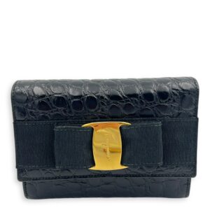 Vara Bow Shoulder Bag Black in Crocodile Leather, Gold hardware