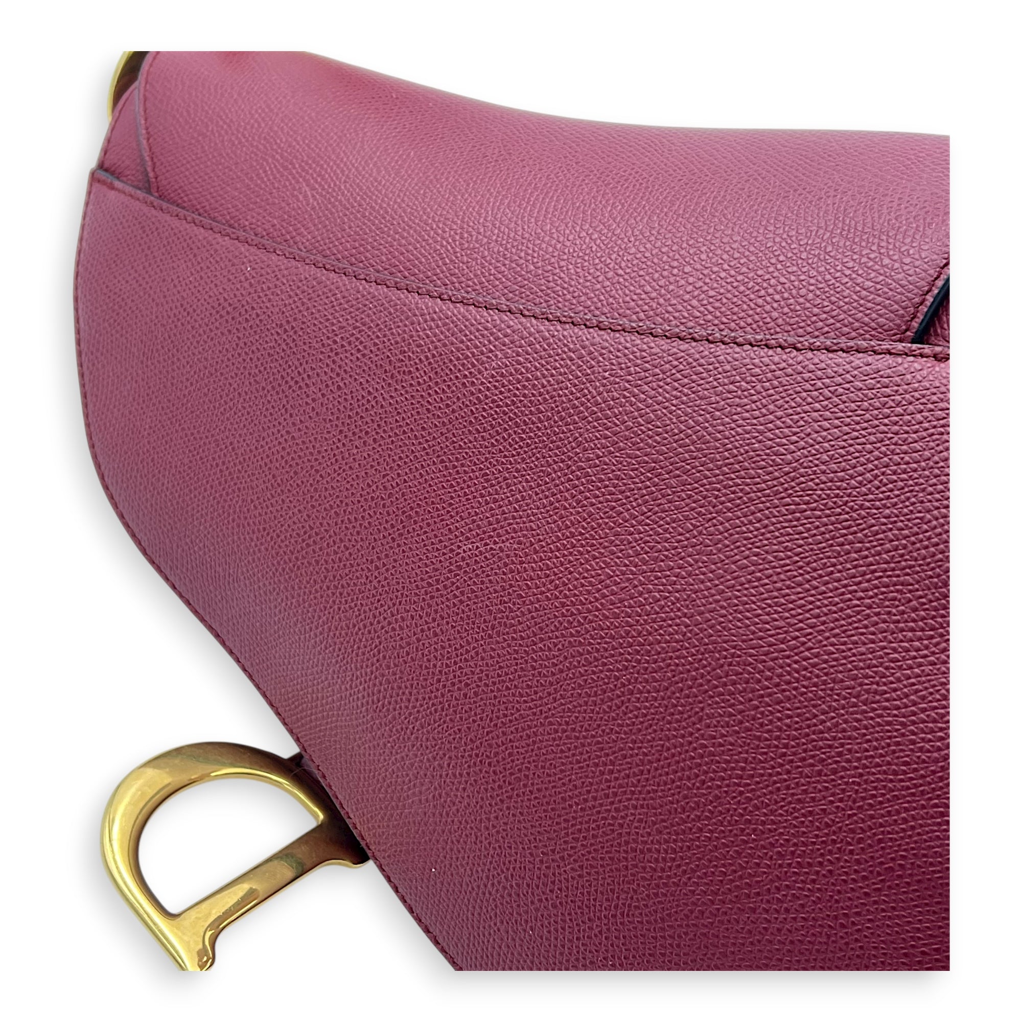 Saddle Shoulder Bag Medium Red in Calfskin, Gold hardware - Image 10