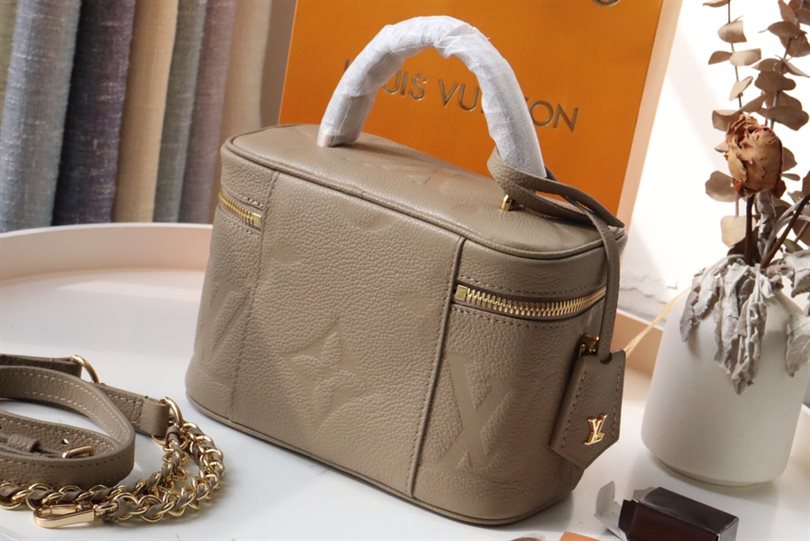 Vanity PM Other Monogram Canvas - LB209 - Image 4