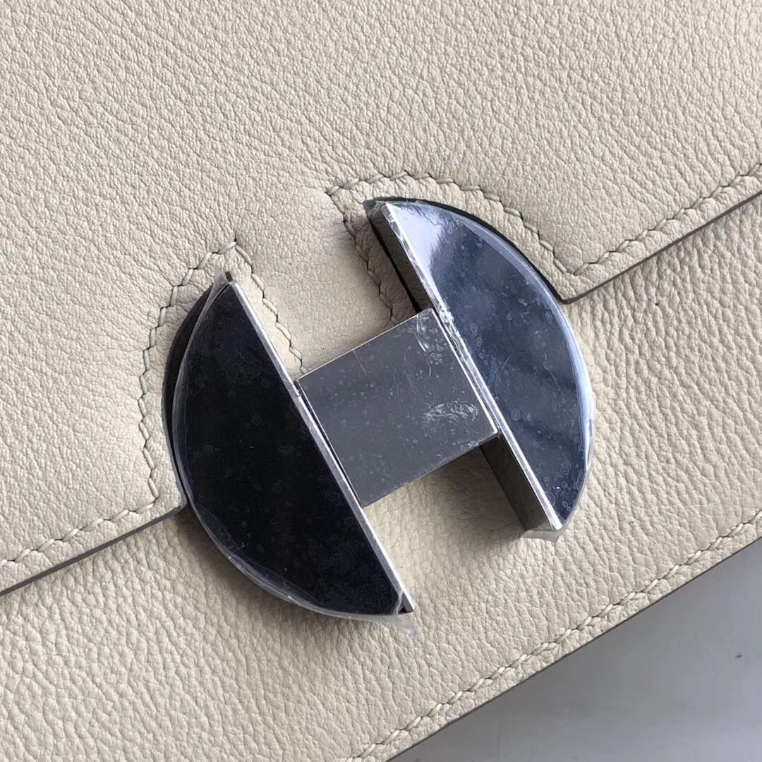 Hermes 2002 20cm Bag In Craie Evercolor Calfskin - Image 5