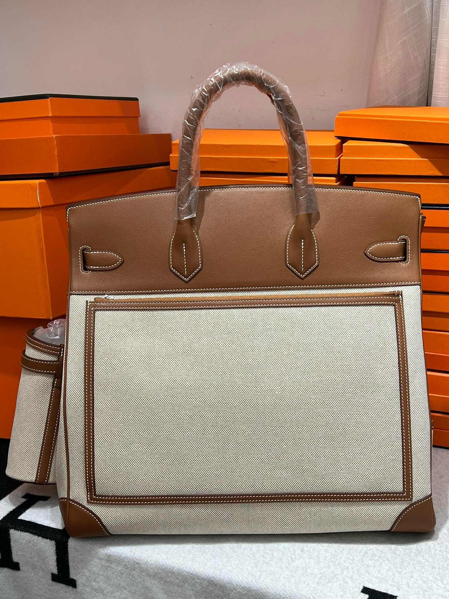 Hermes HAC Cargo Birkin 40 Handmade Bag in Toile with Gold Leather - Image 4