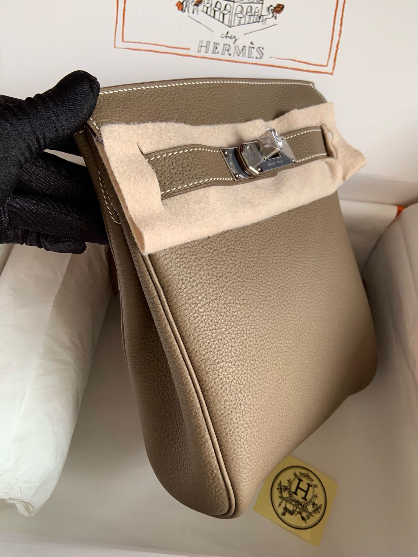 Hermes Hac a Dos PM Backpack in Taupe Clemence Leather - Image 3