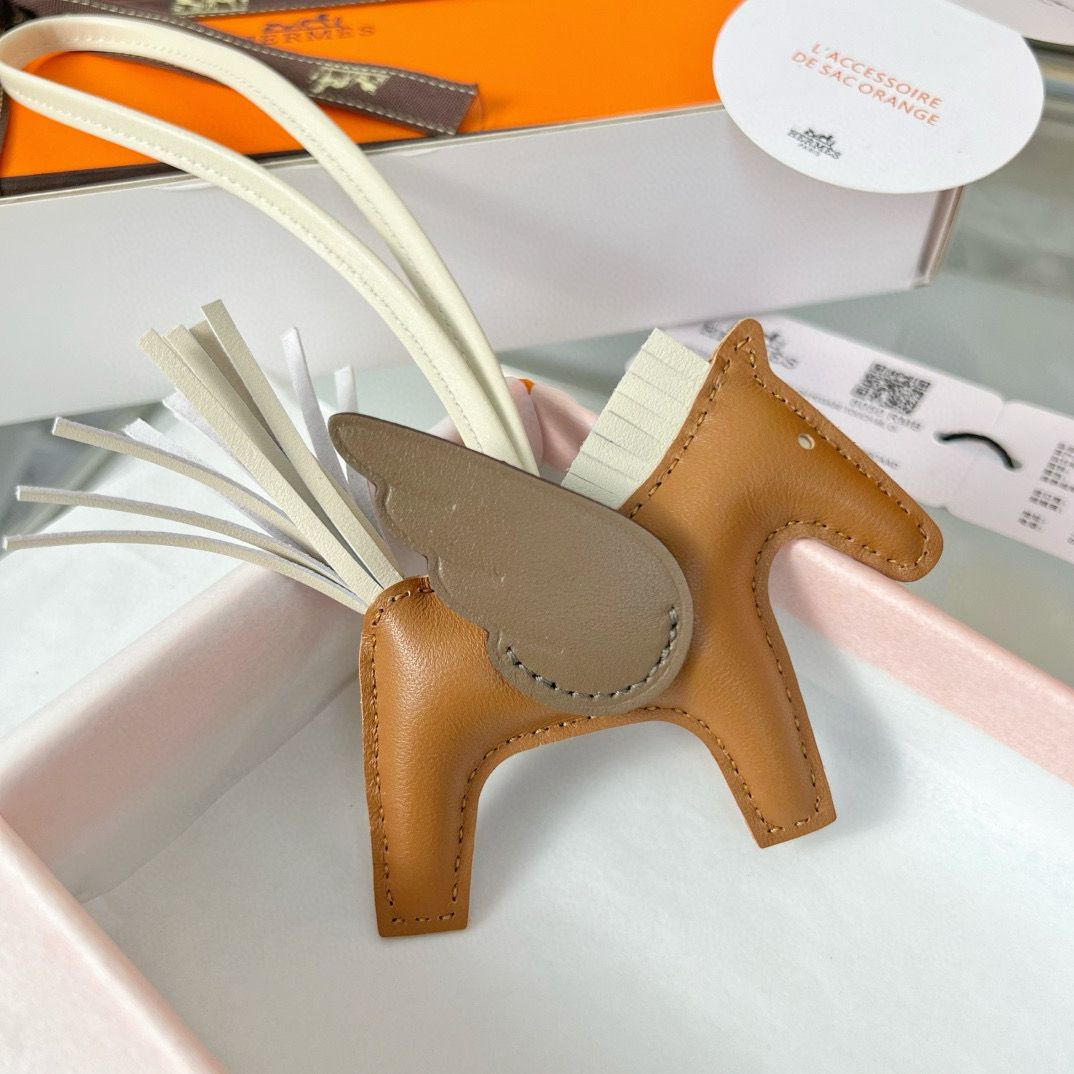 Hermes Rodeo Pegase PM Bag Charm in Gold/Craie/Taupe Lambskin - Image 3