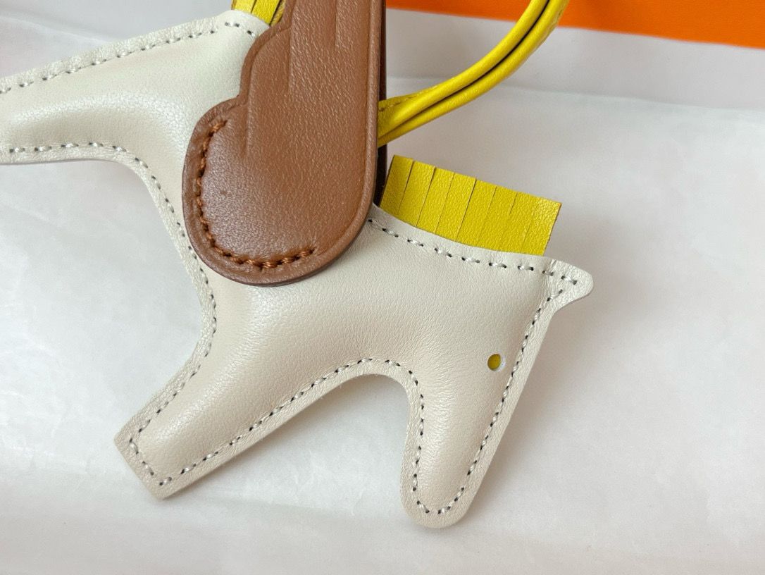 Hermes Rodeo Pegase PM Bag Charm in Craie/Caramel/Yellow Lambskin - Image 5