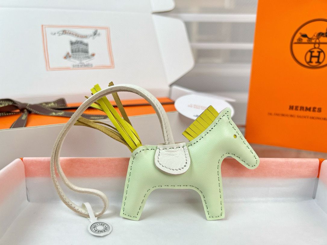 Hermes Rodeo PM Bag Charm in Vert Fizz/Yellow/Craie Lambskin - Image 3