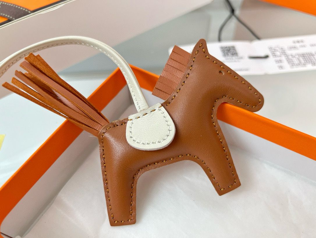 Hermes Rodeo PM Bag Charm in Gold and Craie Milton Lambskin - Image 4