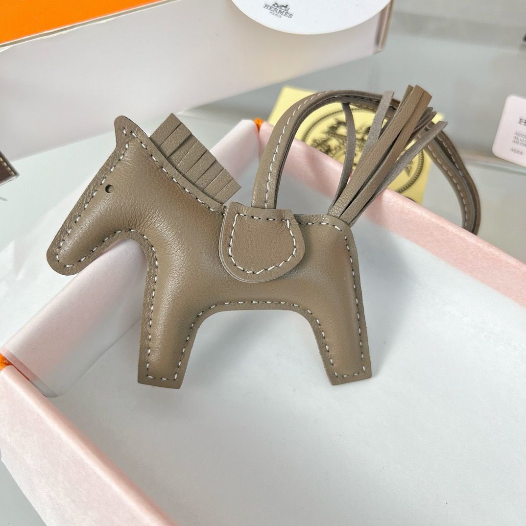 Hermes Rodeo PM Bag Charm in Etoupe Lambskin - Image 6