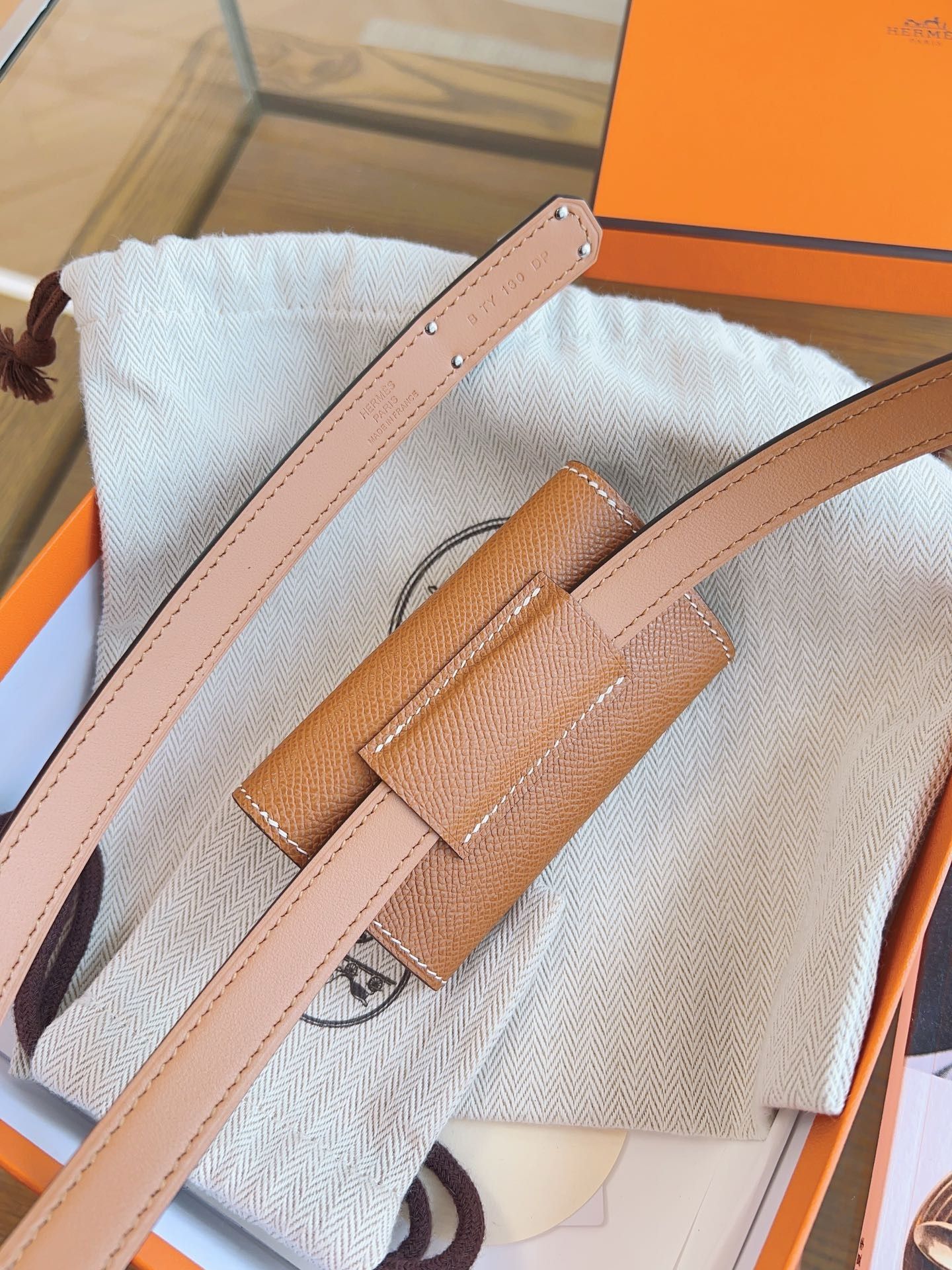 Hermes Kelly Pocket 18 Belt in Gold Epsom Calfkin - Image 6