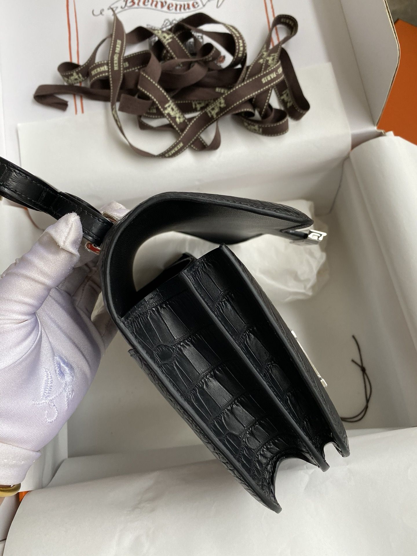 Hermes Constance 18 Handmade Bag in Black Matte Alligator Leather - Image 4