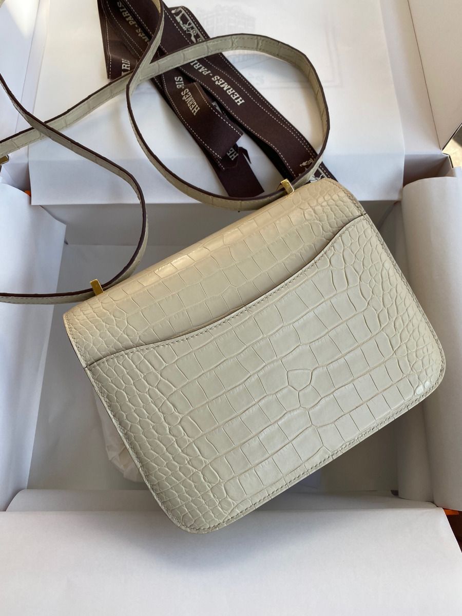 Hermes Constance 18 Handmade Bag In Vanille Matte Alligator Leather - Image 3