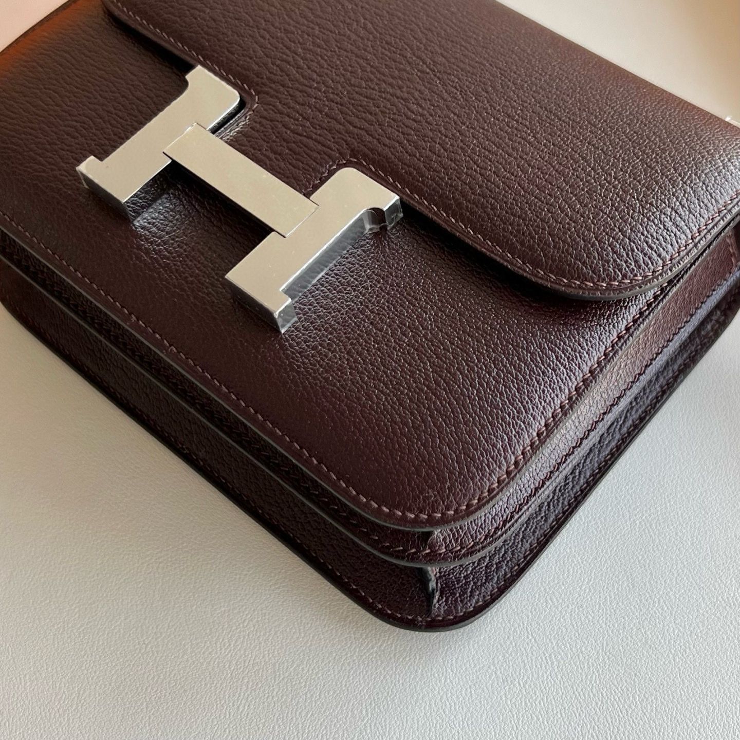 Hermes Constance 18 Handmade Bag in Rouge H Chevre Mysore Leather - Image 3