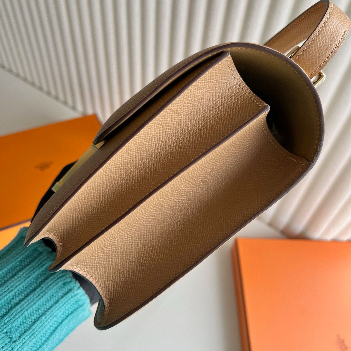 Hermes Constance 24 Handmade Bag in Chai Epsom Calfskin - Image 4