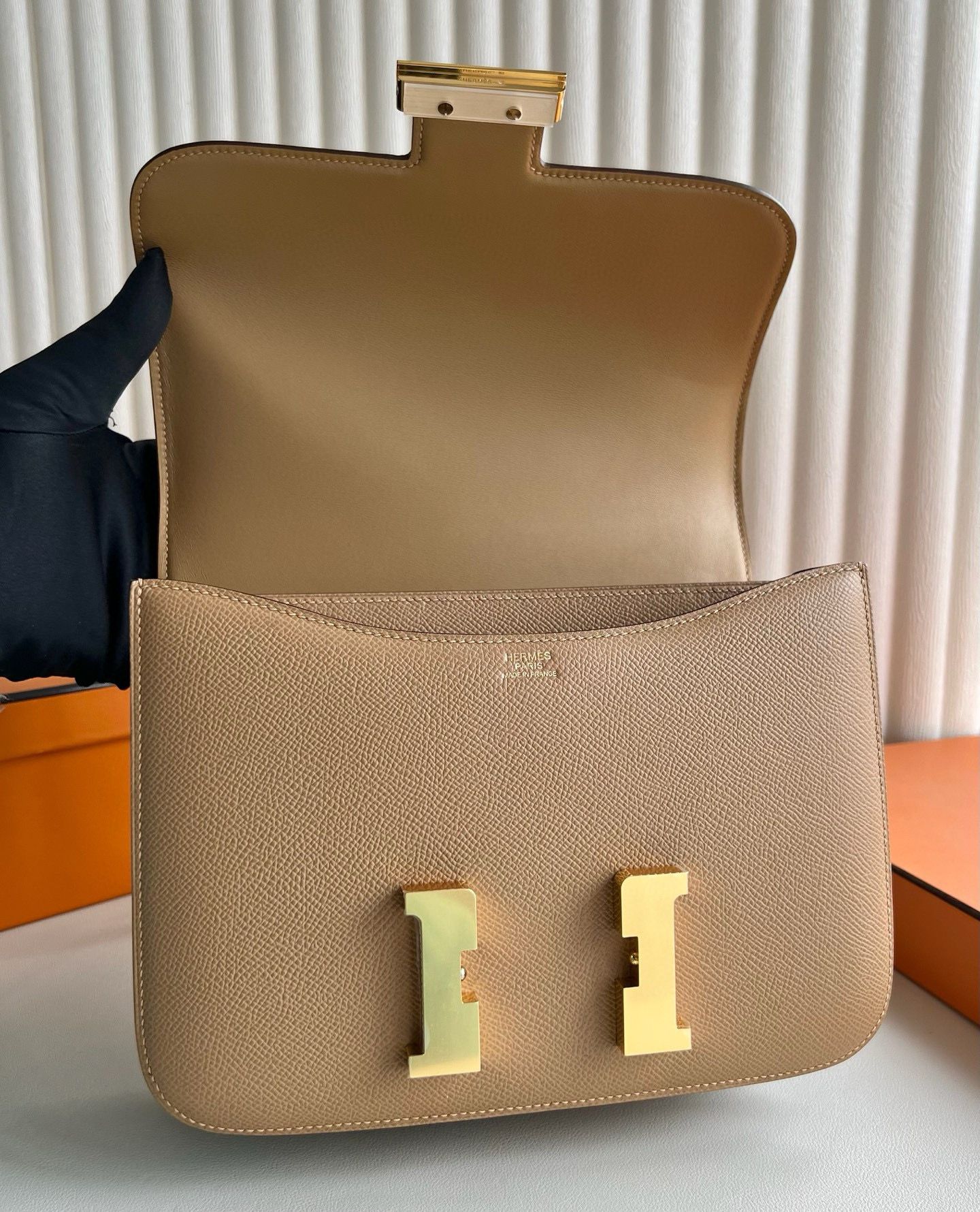 Hermes Constance 24 Handmade Bag in Chai Epsom Calfskin - Image 7
