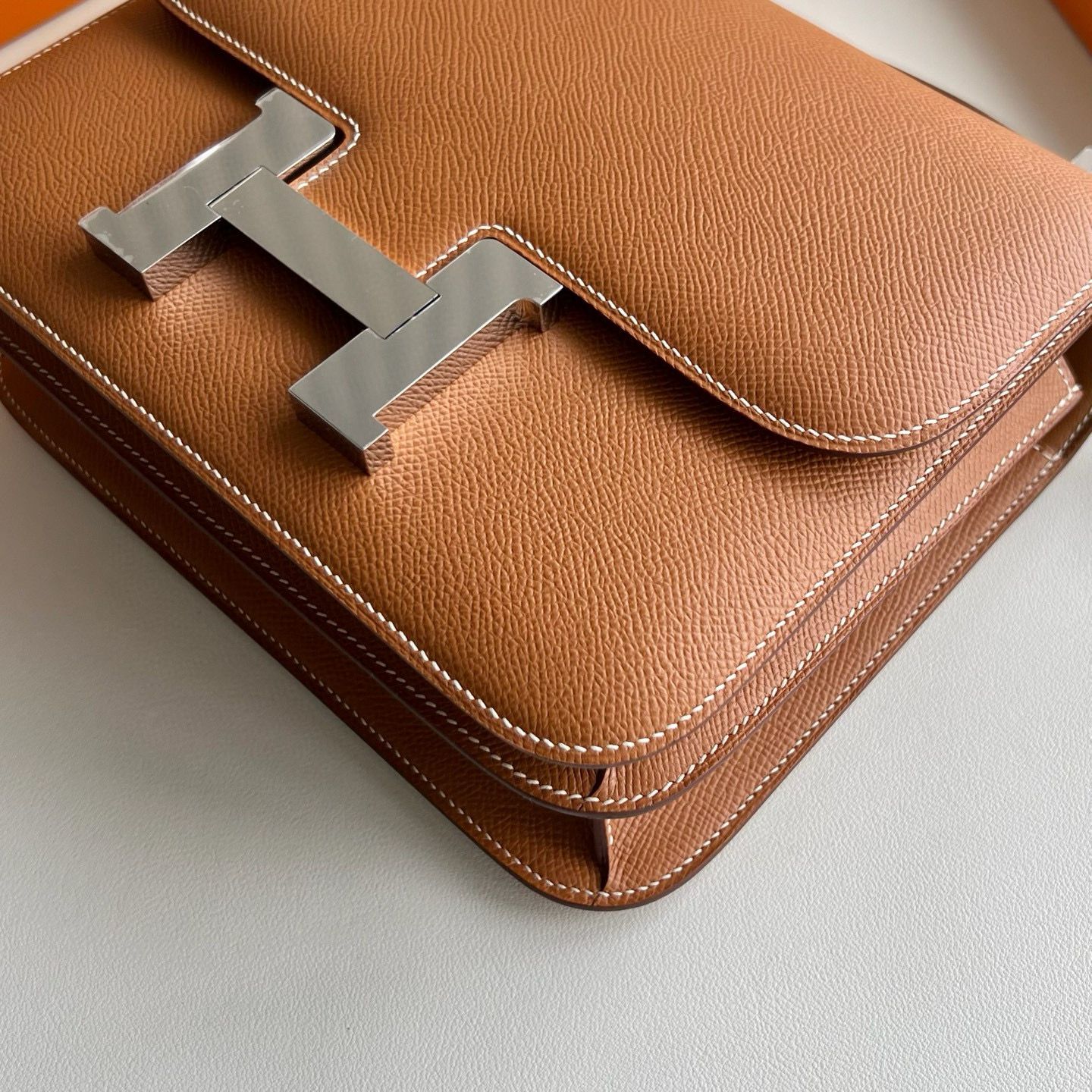 Hermes Constance 24 Handmade Bag in Gold Epsom Calfskin - Image 3