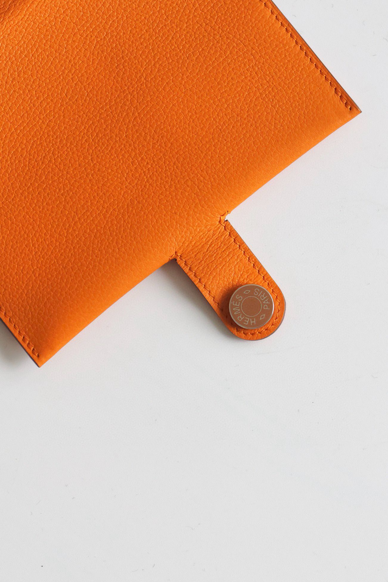 Hermes R.M.S Passport Holder in Apricot Evercolor Calfskin - Image 6